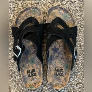 Mul luks sandals size 10 in like new condition.